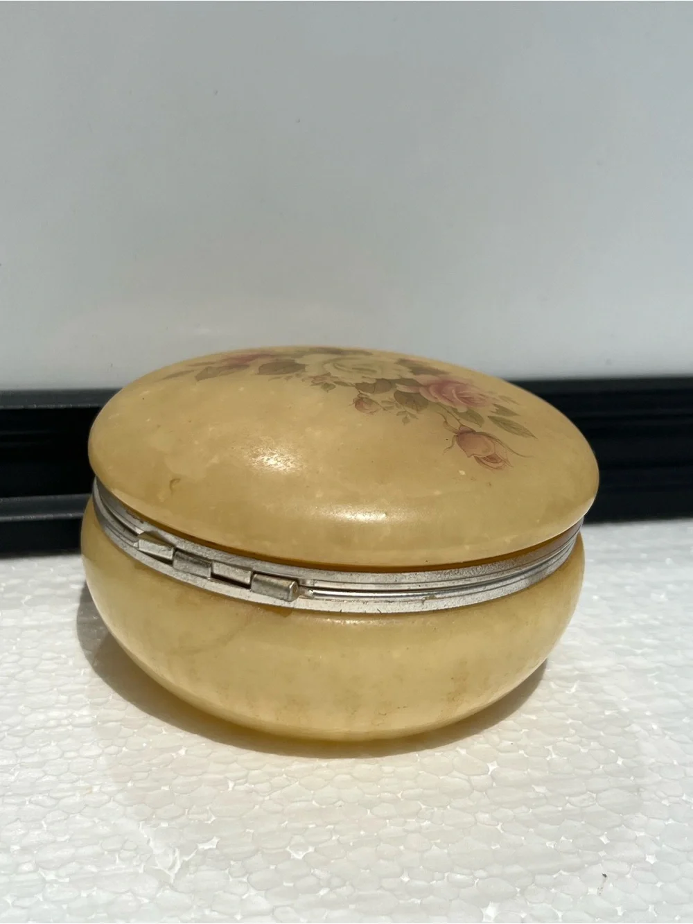 Vintage rose middle